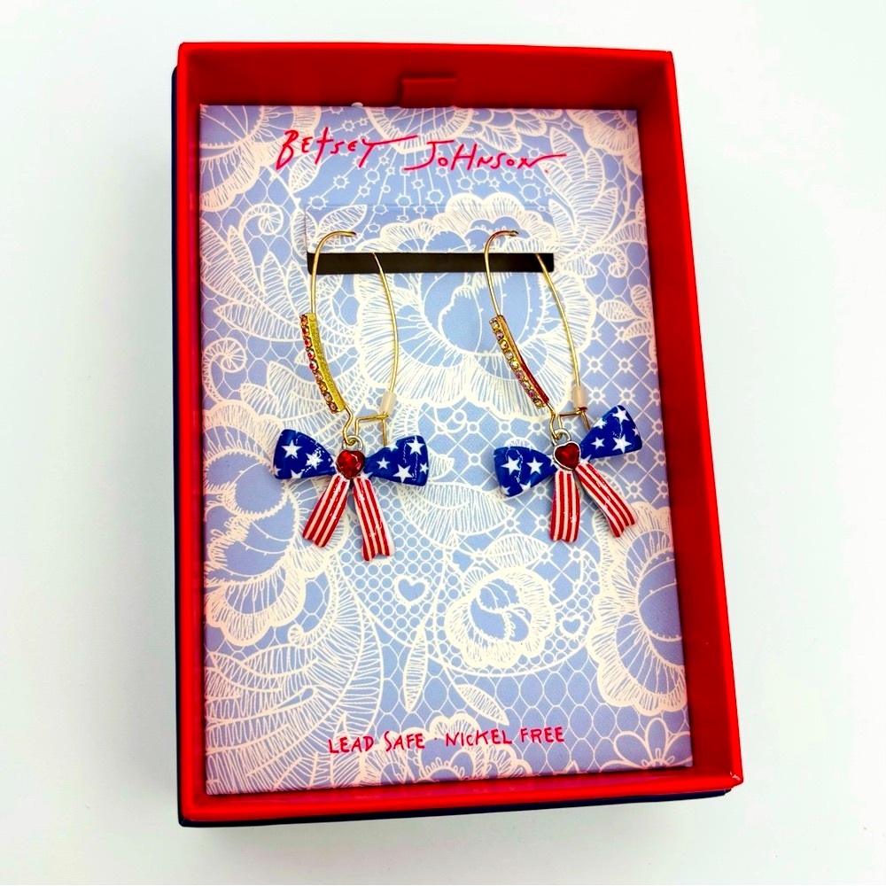 LAST ONE! Betsey Johnson Americana Bow Earrings - Picture 5 of 11